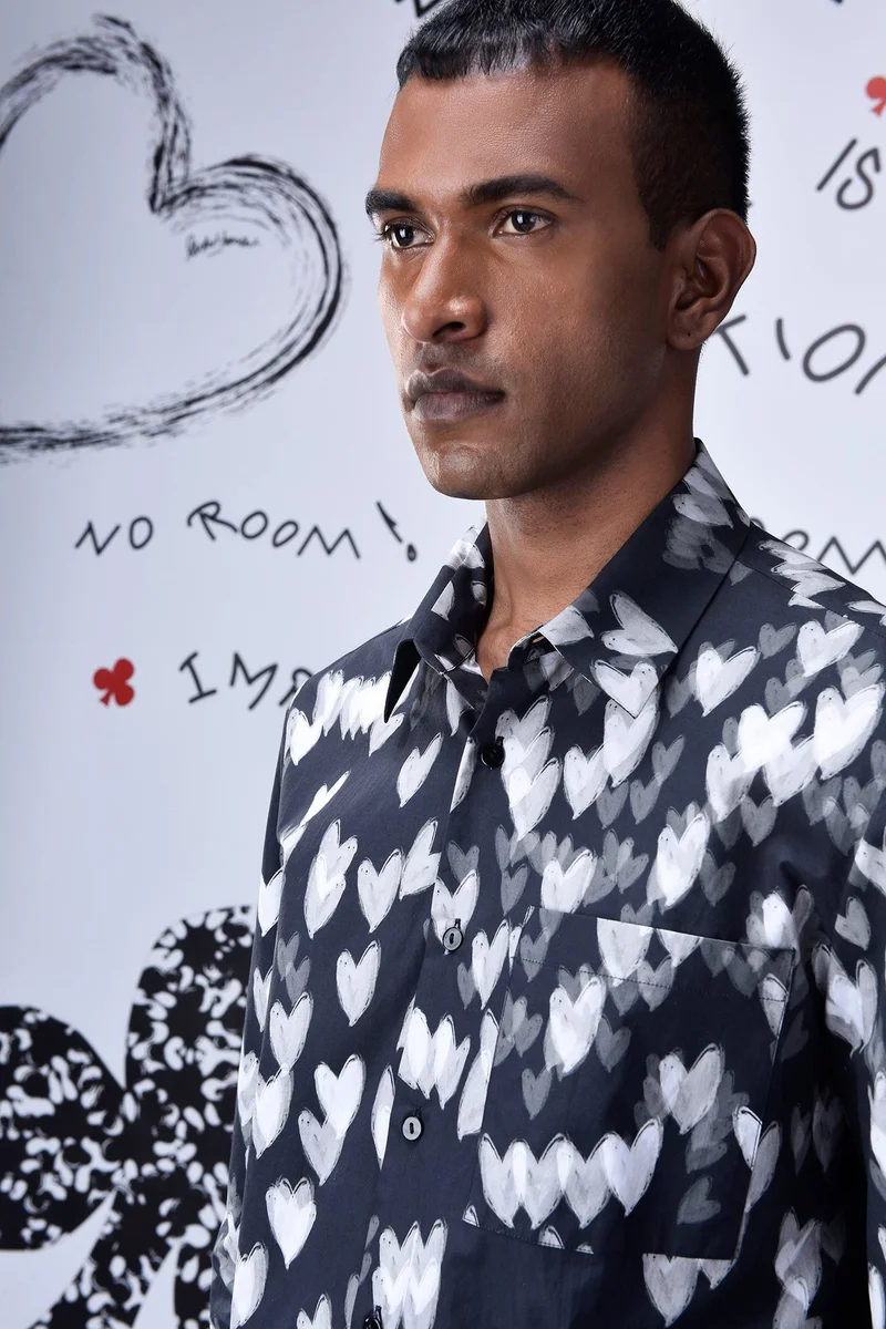 جينات ليكوانت هيمانت قميص بقلوب بأزرار بقصة عادية - أسود